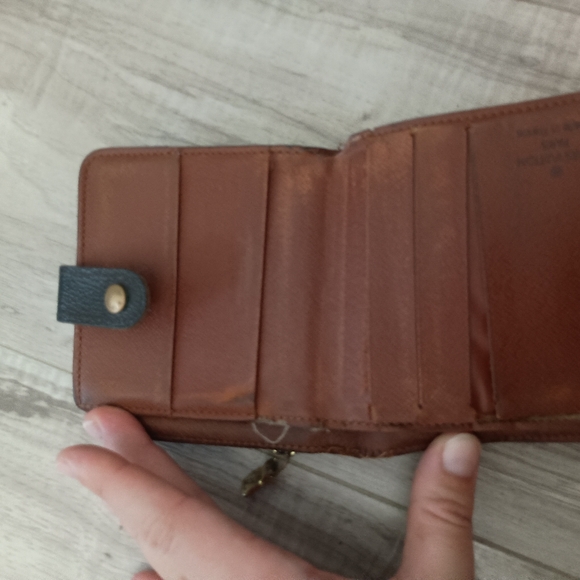 LOUIS VUITTON Monogram Compact Zip Wallet - Picture 5 of 10